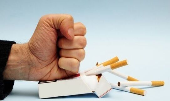 arrêter de fumer pour prévenir la douleur dans les articulations des doigts